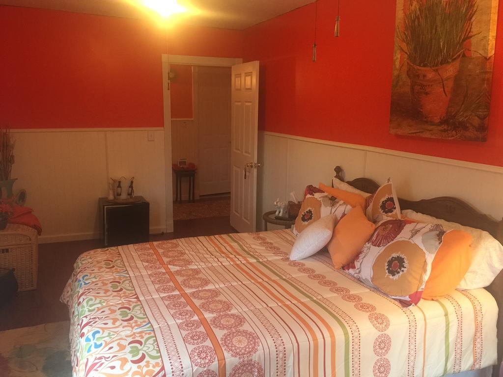 Brookside Inn At Laurens Room photo